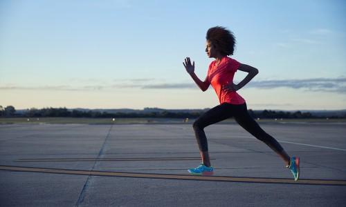 搭载新一代缓震中底，ASICS 推出 FlyteFoam 系列专业跑鞋